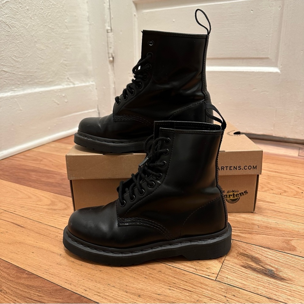 Dr. Martens mono black boots